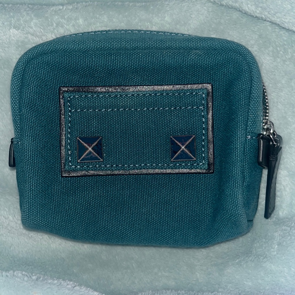 Marc Jacobs mini cosmetic bag!